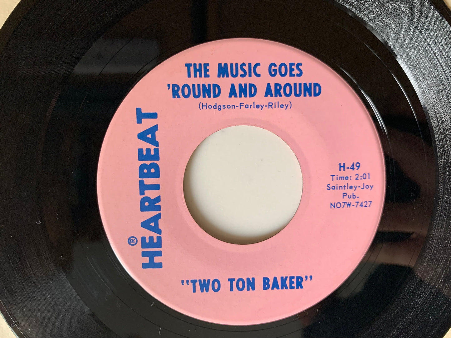 Two Ton Baker Barking Dog / The Music Goes 'Round And Around, Vinyl Records, 1960's Jazz Singles, Two Ton Baker, Heartbeat – H-49