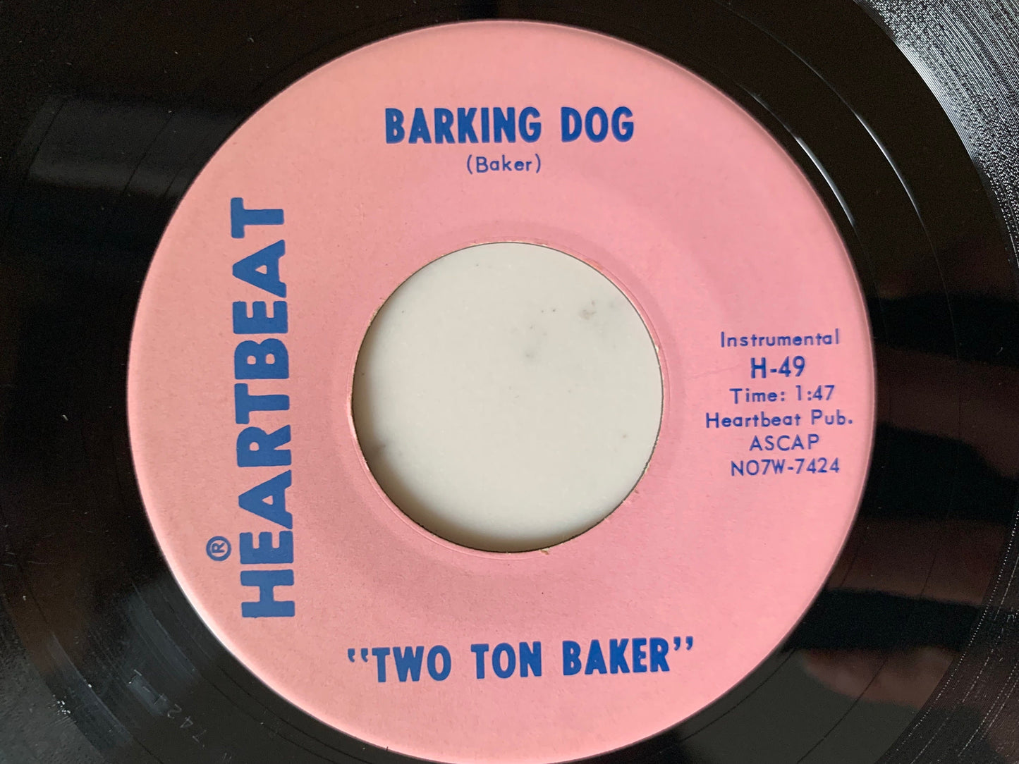 Two Ton Baker Barking Dog / The Music Goes 'Round And Around, Vinyl Records, 1960's Jazz Singles, Two Ton Baker, Heartbeat – H-49